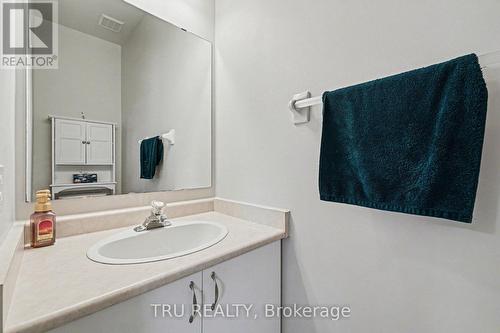 37 Daventry Crescent, Ottawa, ON - Indoor Photo Showing Bathroom