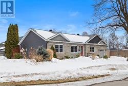 1005 GOLD CRESCENT  Ottawa, ON K2B 8C4