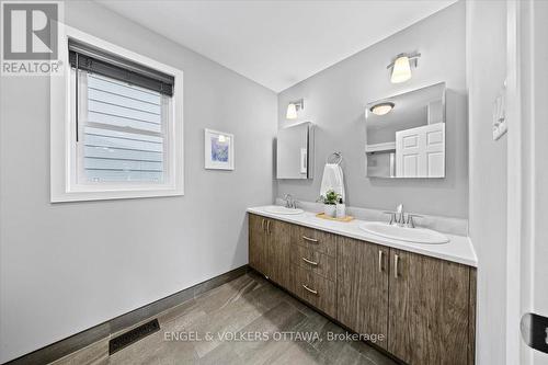 1005 Gold Crescent, Ottawa, ON 
