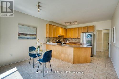 3 Hesham Drive, Whitby, ON - Indoor Photo Showing Kitchen
