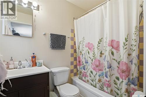 917 7Th Avenue N, Saskatoon, SK - Indoor Photo Showing Bathroom