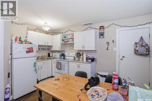 917 7Th Avenue N, Saskatoon, SK - Indoor Photo Showing Kitchen