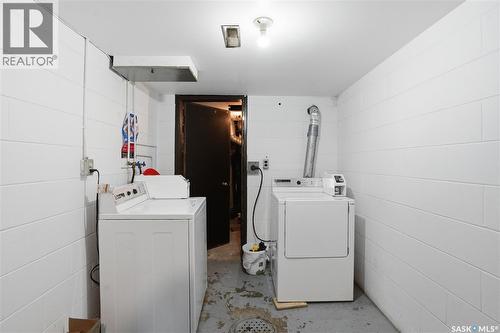 917 7Th Avenue N, Saskatoon, SK - Indoor Photo Showing Laundry Room
