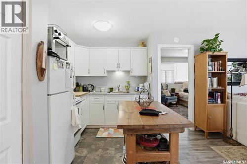 917 7Th Avenue N, Saskatoon, SK - Indoor Photo Showing Kitchen