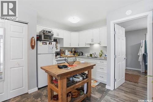 917 7Th Avenue N, Saskatoon, SK - Indoor Photo Showing Kitchen