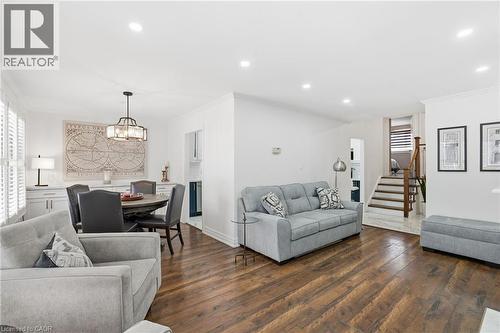 697 Lomond Crescent, Burlington, ON - Indoor Photo Showing Living Room