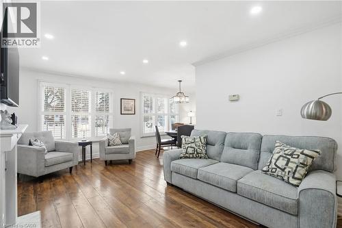697 Lomond Crescent, Burlington, ON - Indoor Photo Showing Living Room