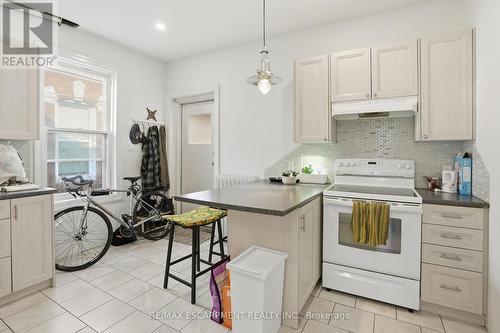 147 Emerald Street S, Hamilton, ON - Indoor Photo Showing Kitchen