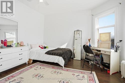 147 Emerald Street S, Hamilton, ON - Indoor Photo Showing Bedroom