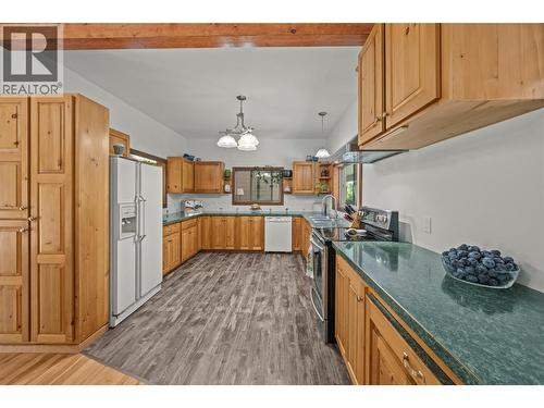 2510 Samuelson Road, Sicamous, BC - Indoor Photo Showing Kitchen With Double Sink