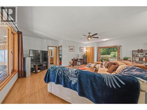 2510 Samuelson Road, Sicamous, BC - Indoor Photo Showing Bedroom