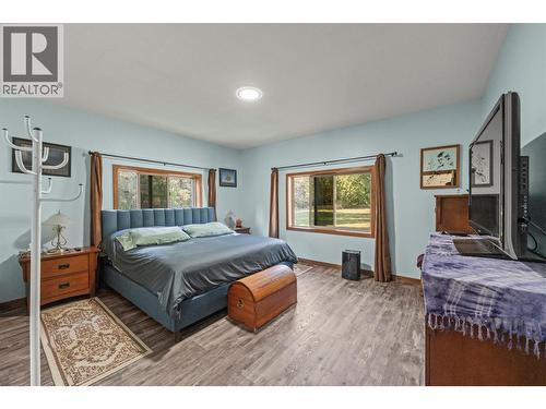 2510 Samuelson Road, Sicamous, BC - Indoor Photo Showing Bedroom
