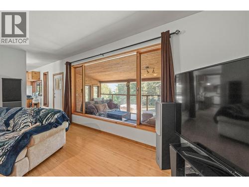 2510 Samuelson Road, Sicamous, BC - Indoor