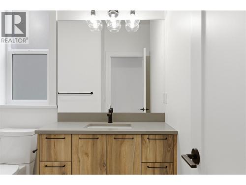 2468 Bradley Drive, Armstrong, BC - Indoor Photo Showing Bathroom