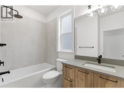 2468 Bradley Drive, Armstrong, BC - Indoor Photo Showing Bathroom