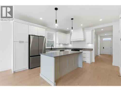 2468 Bradley Drive, Armstrong, BC - Indoor Photo Showing Kitchen With Upgraded Kitchen