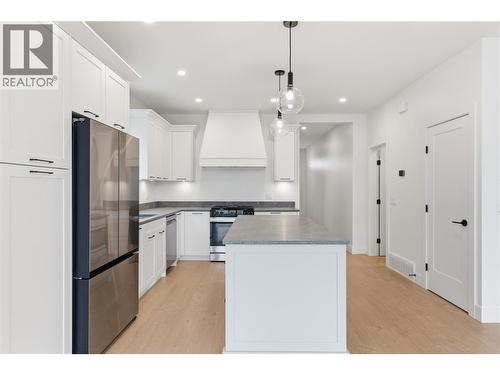 2468 Bradley Drive, Armstrong, BC - Indoor Photo Showing Kitchen With Upgraded Kitchen