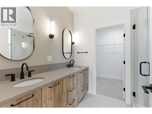 2468 Bradley Drive, Armstrong, BC - Indoor Photo Showing Bathroom