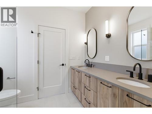 2468 Bradley Drive, Armstrong, BC - Indoor Photo Showing Bathroom