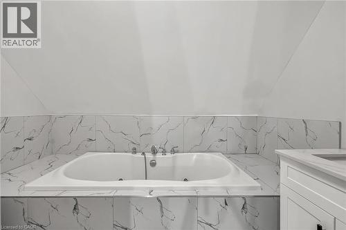 172 Sherman Avenue S, Hamilton, ON - Indoor Photo Showing Bathroom