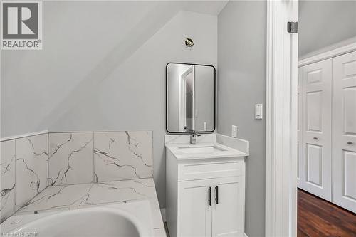 172 Sherman Avenue S, Hamilton, ON - Indoor Photo Showing Other Room