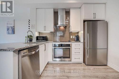 911A - 9608 Yonge Street, Richmond Hill, ON - Indoor Photo Showing Kitchen With Upgraded Kitchen