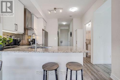 911A - 9608 Yonge Street, Richmond Hill, ON - Indoor Photo Showing Kitchen With Upgraded Kitchen