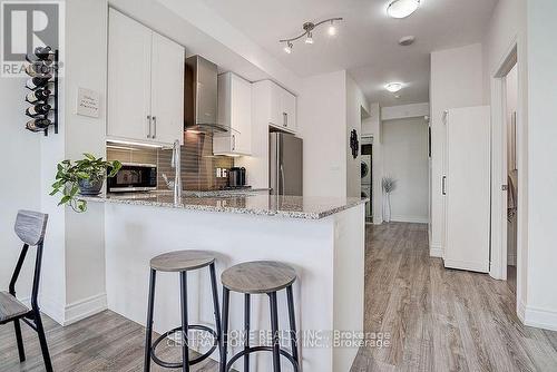 911A - 9608 Yonge Street, Richmond Hill, ON - Indoor Photo Showing Kitchen With Upgraded Kitchen