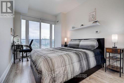 911A - 9608 Yonge Street, Richmond Hill, ON - Indoor Photo Showing Bedroom