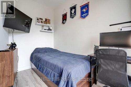 911A - 9608 Yonge Street, Richmond Hill, ON - Indoor Photo Showing Bedroom