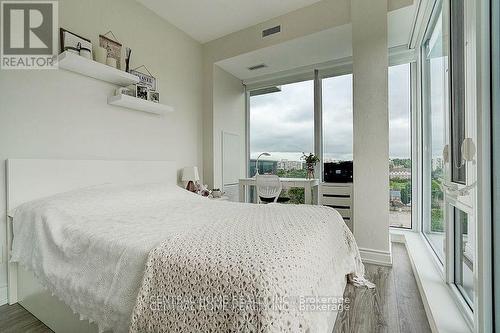 911A - 9608 Yonge Street, Richmond Hill, ON - Indoor Photo Showing Bedroom