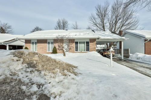 11 Rue Rémi-Desjardins  Gatineau (Buckingham), QC J8L 3G5