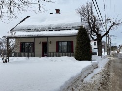 331 Rue Masson  Sainte-Thècle, QC G0X 3G0