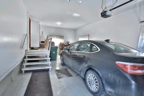 Garage - 331 Rue Masson, Sainte-Thècle, QC - Indoor Photo Showing Garage