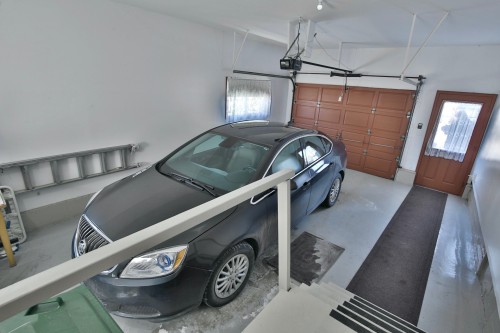 Grange - 331 Rue Masson, Sainte-Thècle, QC - Indoor Photo Showing Garage