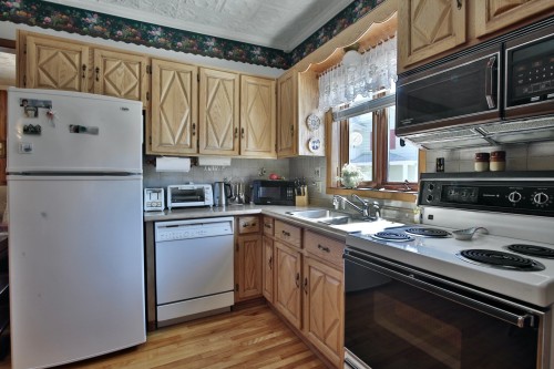 Cuisine - 331 Rue Masson, Sainte-Thècle, QC - Indoor Photo Showing Kitchen With Double Sink