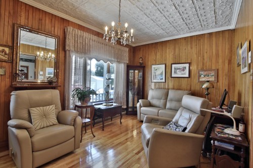 Salon - 331 Rue Masson, Sainte-Thècle, QC - Indoor Photo Showing Living Room