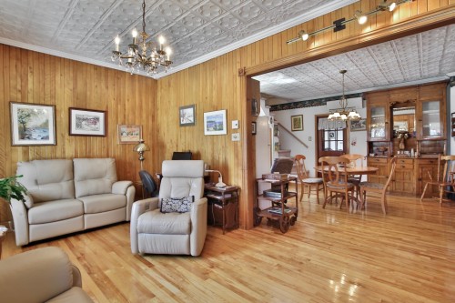 Salon - 331 Rue Masson, Sainte-Thècle, QC - Indoor Photo Showing Living Room