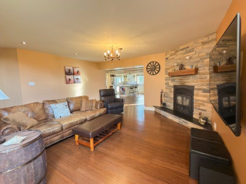 Salon - 7 Rg Des Patriotes S., Saint-Cyprien-De-Napierville, QC - Indoor Photo Showing Living Room With Fireplace