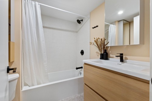 Bathroom - 1604-2025 Rue Peel, Montréal (Ville-Marie), QC - Indoor Photo Showing Bathroom