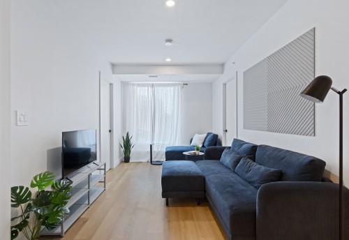 Living Room - 302-2025 Rue Peel, Montréal (Ville-Marie), QC - Indoor Photo Showing Other Room