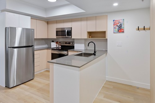 Kitchen - 402-2025 Rue Peel, Montréal (Ville-Marie), QC - Indoor Photo Showing Kitchen