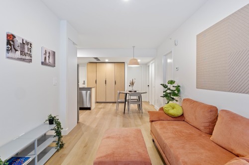 Living Room - 402-2025 Rue Peel, Montréal (Ville-Marie), QC - Indoor Photo Showing Other Room