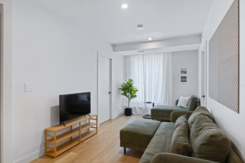 Salon - 301-2025 Rue Peel, Montréal (Ville-Marie), QC - Indoor Photo Showing Living Room