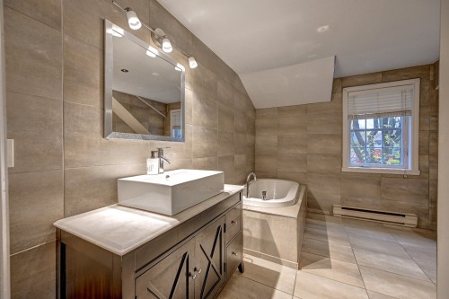 Salle de bains attenante à la CCP - 441 Av. Portland, Mont-Royal, QC - Indoor Photo Showing Bathroom