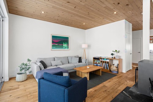 Salon - 25 Ch. Des Perséides, Sainte-Béatrix, QC - Indoor Photo Showing Living Room