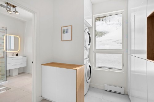 Salle de lavage - 25 Ch. Des Perséides, Sainte-Béatrix, QC - Indoor Photo Showing Laundry Room