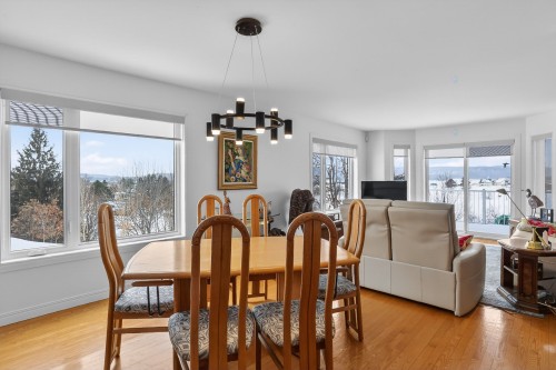 Salle à manger - 30 Place Optimiste, Sainte-Thècle, QC 