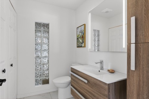 Salle d'eau - 30 Place Optimiste, Sainte-Thècle, QC 
