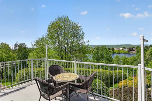 Terrasse - 30 Place Optimiste, Sainte-Thècle, QC 